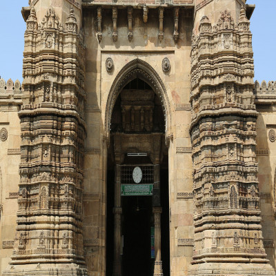 Jhulta Minar Tours